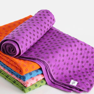 Custom Hot Yoga Mat Towel Texture 100% Absorbent Odorless Microfiber for Hot Yoga and Pilates Non Slip Yoga Towel